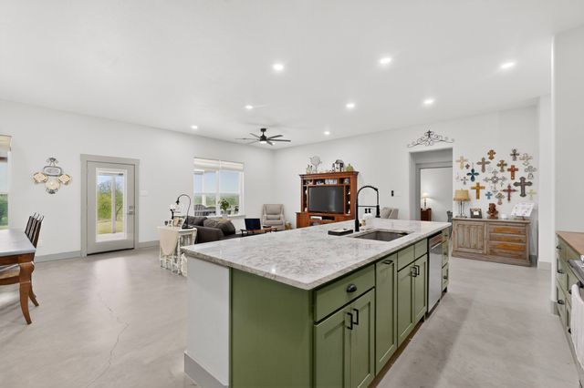 613 Kentucky Town Road, Whitewright, TX 75491