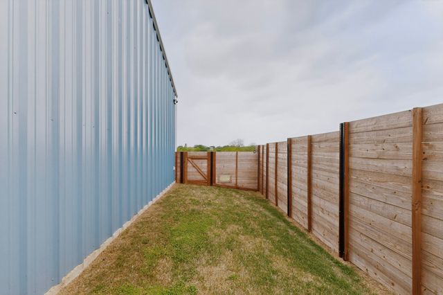 613 Kentucky Town Road, Whitewright, TX 75491