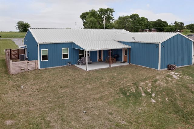 613 Kentucky Town Road, Whitewright, TX 75491