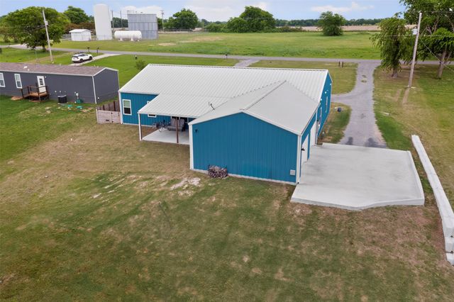 613 Kentucky Town Road, Whitewright, TX 75491