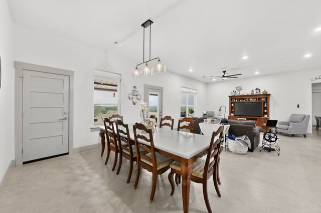 613 Kentucky Town Road, Whitewright, TX 75491