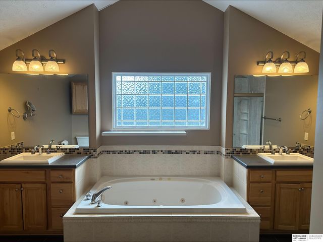 9100 Merryvale Drive, Lincoln, NE 68526