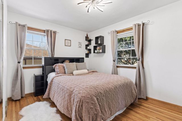 1726 Hyacinth Avenue E, Saint Paul, MN 55106