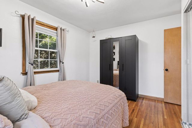 1726 Hyacinth Avenue E, Saint Paul, MN 55106