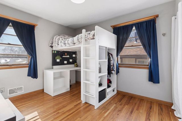 1726 Hyacinth Avenue E, Saint Paul, MN 55106