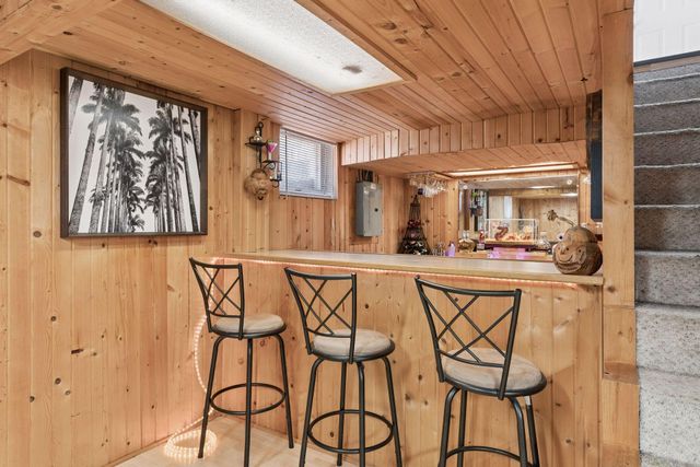 1726 Hyacinth Avenue E, Saint Paul, MN 55106