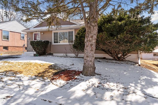 1726 Hyacinth Avenue E, Saint Paul, MN 55106