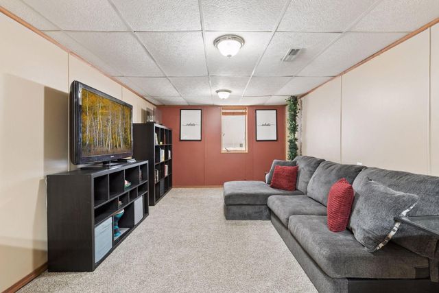 1726 Hyacinth Avenue E, Saint Paul, MN 55106