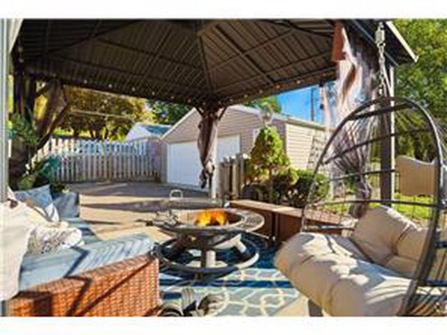 1726 Hyacinth Avenue E, Saint Paul, MN 55106