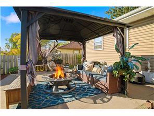 1726 Hyacinth Avenue E, Saint Paul, MN 55106