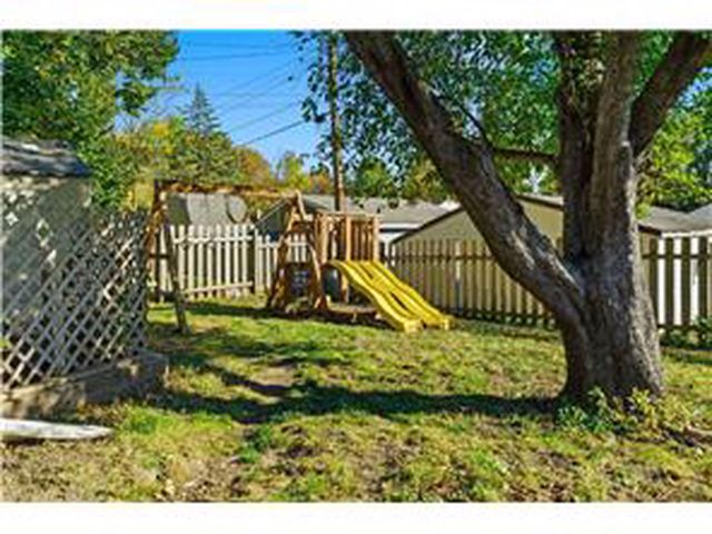 1726 Hyacinth Avenue E, Saint Paul, MN 55106