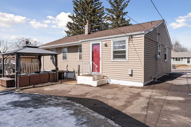 1726 Hyacinth Avenue E, Saint Paul, MN 55106