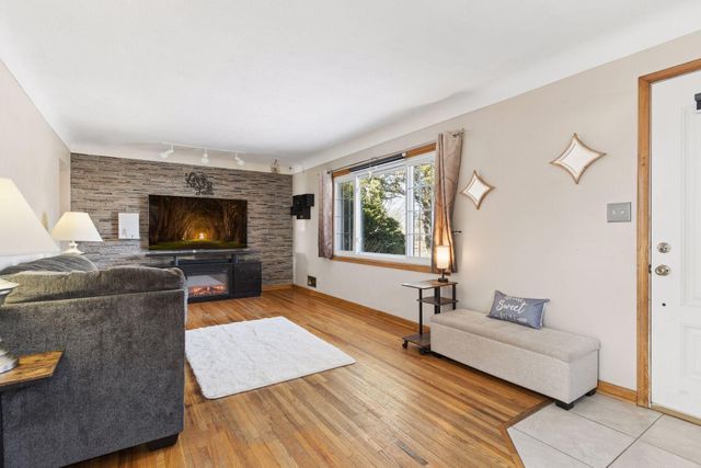 1726 Hyacinth Avenue E, Saint Paul, MN 55106