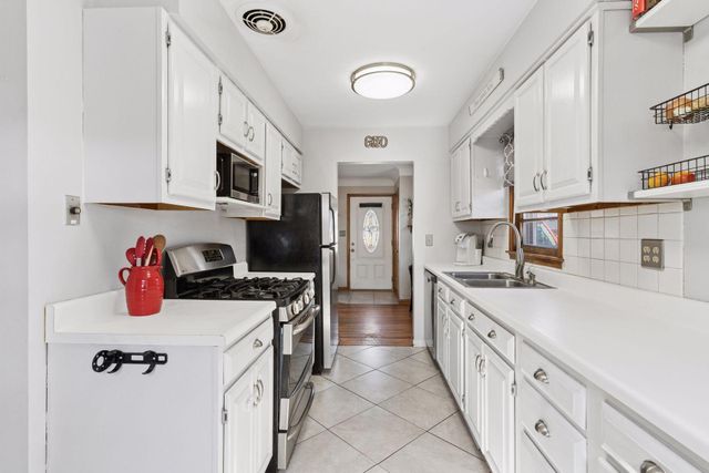 1726 Hyacinth Avenue E, Saint Paul, MN 55106