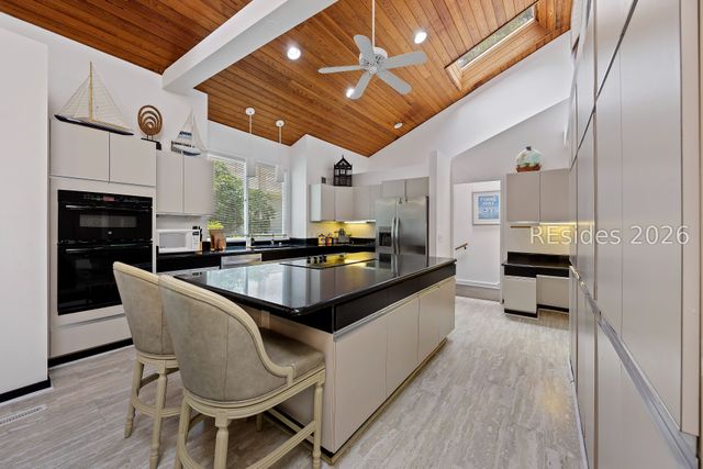 20 Heath Dr, Hilton Head Island, SC 29928