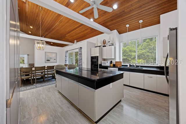 20 Heath Dr, Hilton Head Island, SC 29928