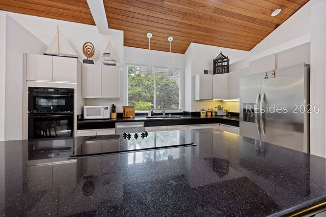 20 Heath Dr, Hilton Head Island, SC 29928