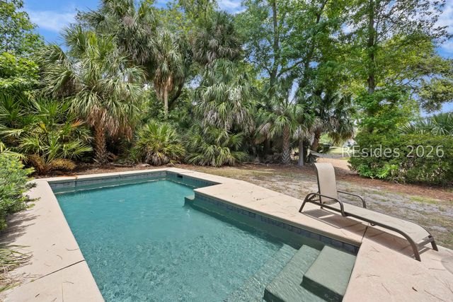 20 Heath Dr, Hilton Head Island, SC 29928