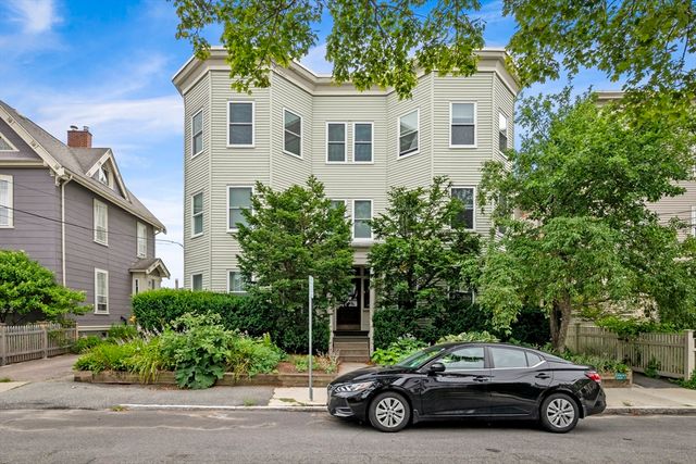 14 Holton St 3, Medford, MA 02155