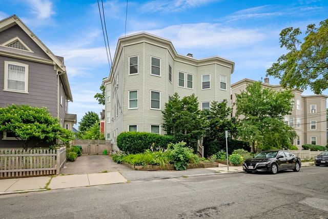 14 Holton St 3, Medford, MA 02155