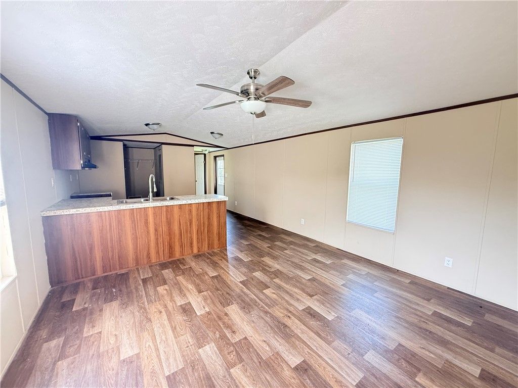 1807 W Gile Ave, Aransas Pass, TX 78336 — photo 2