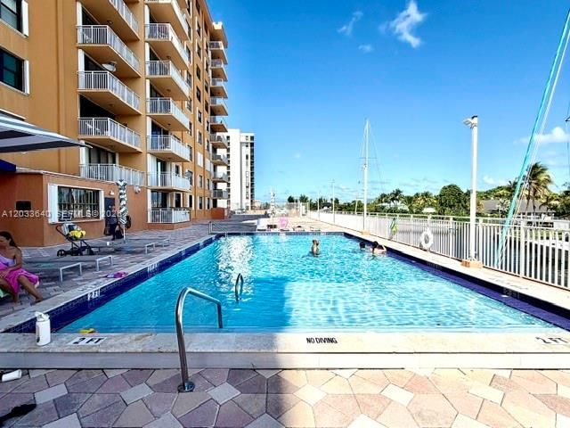 2450 NE 135th Street 704, North Miami, FL 33181