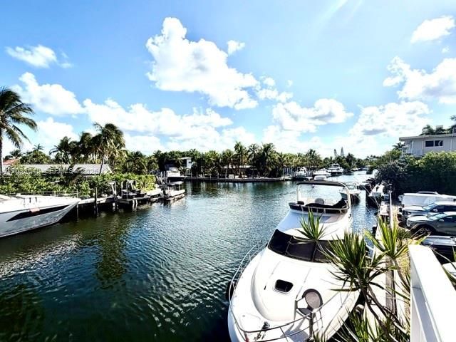 2450 NE 135th Street 704, North Miami, FL 33181
