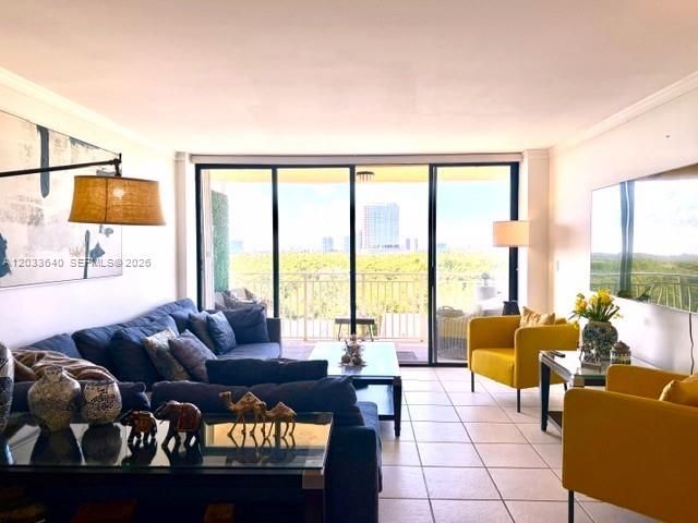2450 NE 135th Street 704, North Miami, FL 33181
