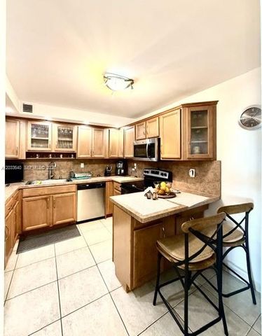 2450 NE 135th Street 704, North Miami, FL 33181