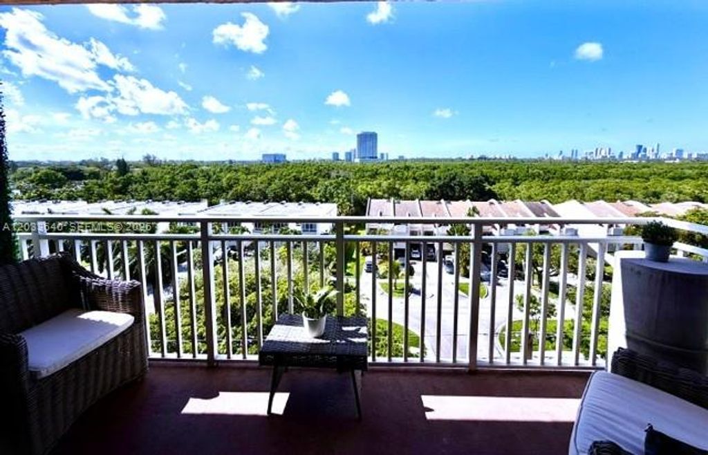 2450 NE 135th Street 704, North Miami, FL 33181