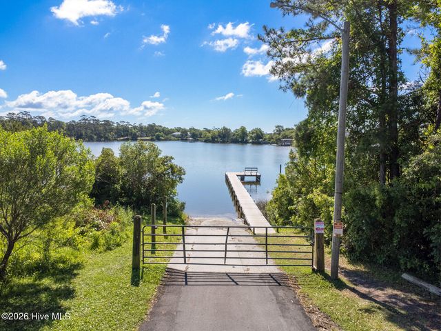 233 Derby Downs Drive, Sneads Ferry, NC 28460
