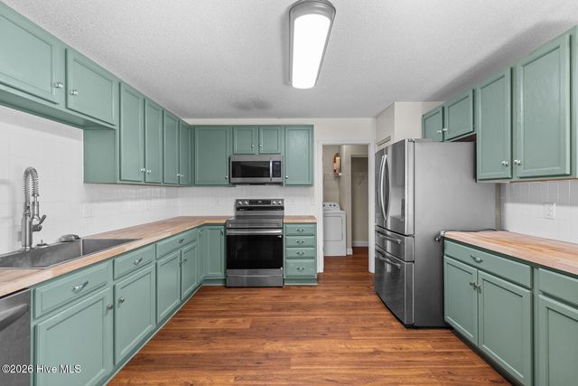 233 Derby Downs Drive, Sneads Ferry, NC 28460