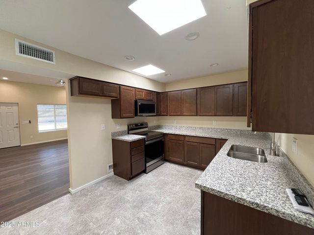 13629 N DEL WEBB Boulevard, Sun City, AZ 85351