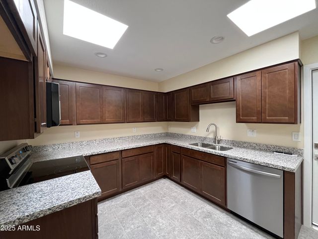 13629 N DEL WEBB Boulevard, Sun City, AZ 85351