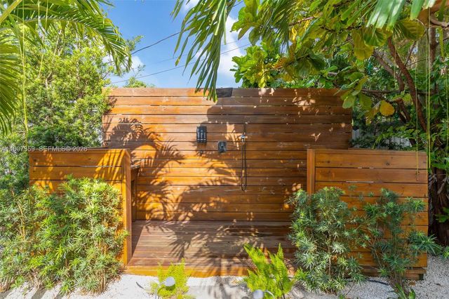 470 NW 88th Ter, El Portal, FL 33150