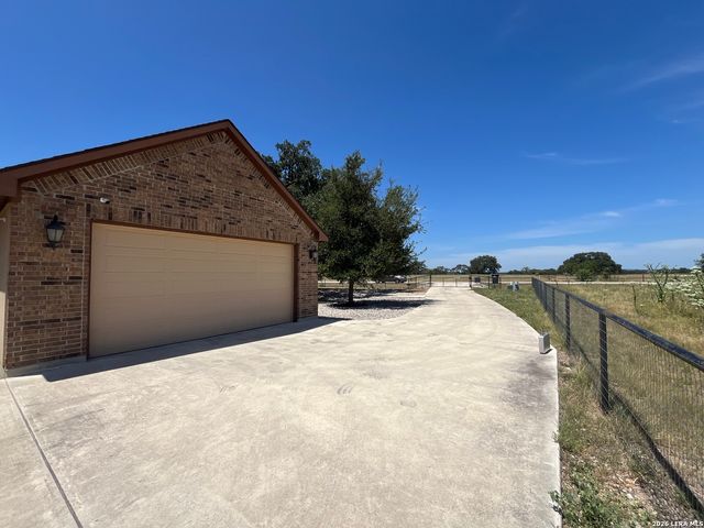 828 Martingale, Bandera, TX 78003