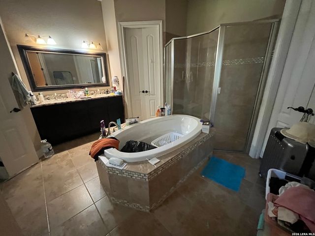 828 Martingale, Bandera, TX 78003