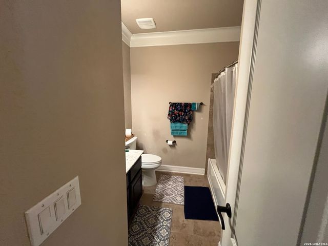 828 Martingale, Bandera, TX 78003