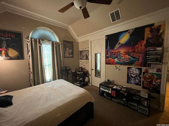 828 Martingale, Bandera, TX 78003