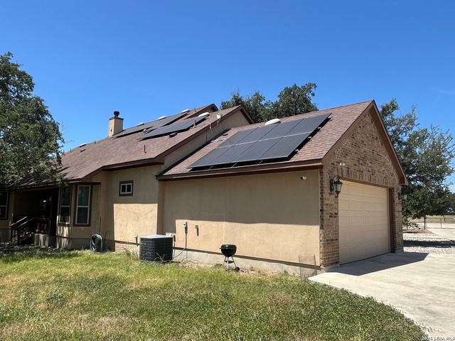 828 Martingale, Bandera, TX 78003