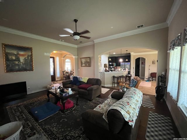 828 Martingale, Bandera, TX 78003