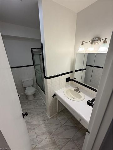 1902 Queen Street D6, Winston-salem, NC 27103