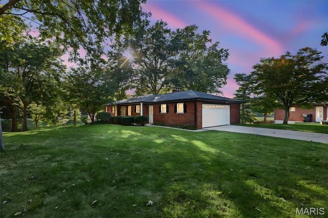 125 E Shore Drive, Belleville, IL 62221