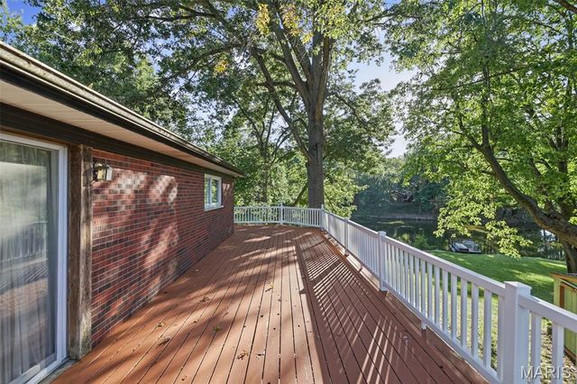 125 E Shore Drive, Belleville, IL 62221