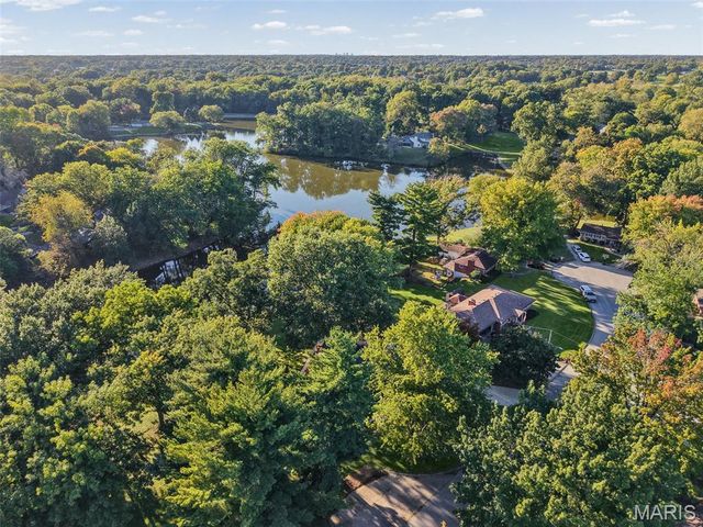 125 E Shore Drive, Belleville, IL 62221