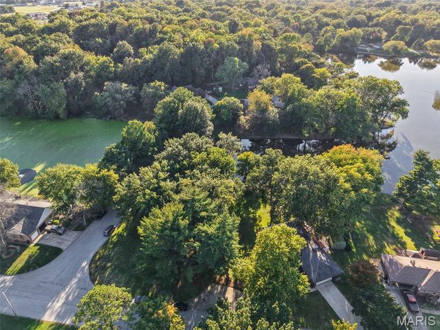 125 E Shore Drive, Belleville, IL 62221