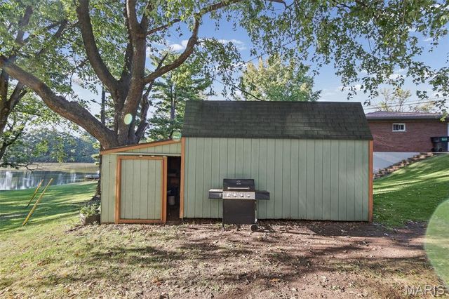125 E Shore Drive, Belleville, IL 62221