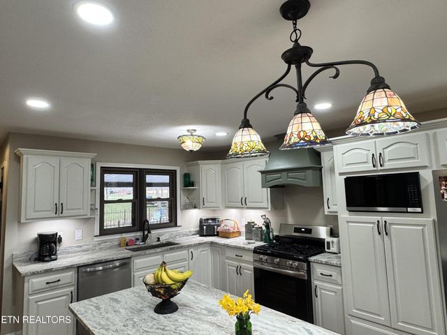 5519 S York Hwy, Grimsley, TN 38565