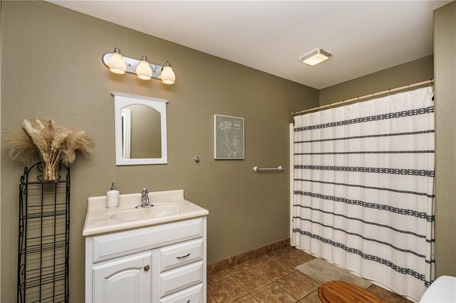 187 Lakeview Drive, Eureka Springs, AR 72631