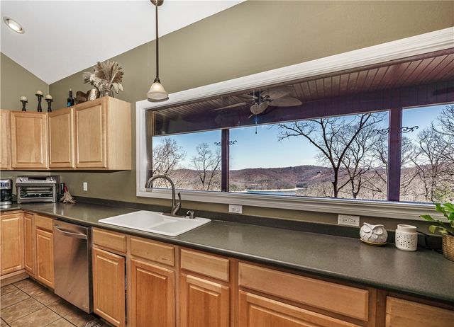 187 Lakeview Drive, Eureka Springs, AR 72631